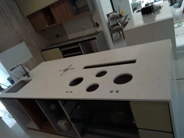 Island countertop with hob and sink cut-outs