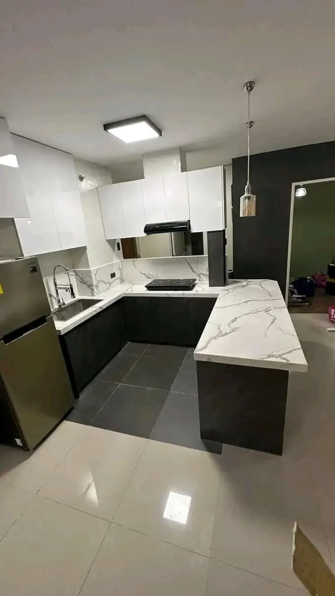 Dark kitchen units with marble-look countertops